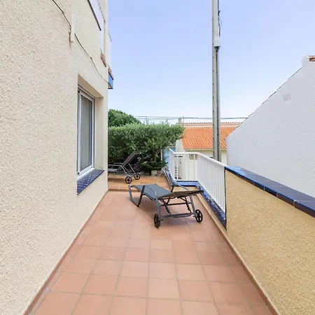 Luminoso Con Terraza, Wifi, Garaje Y A 50m De La Playa En - Es-228-15 * Llança